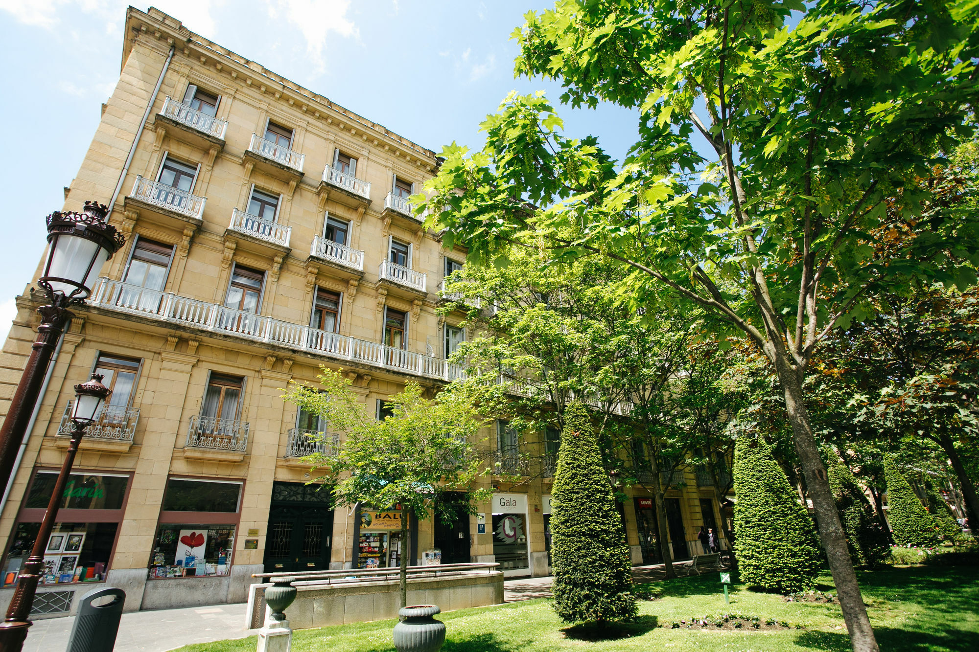 Hostal San Ignacio Centro San Sebastian Exterior photo